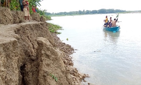 নড়াইলে দুই যুগের নদী ভাঙন, শেষ আশ্রয়ও বিলীনের শঙ্কা