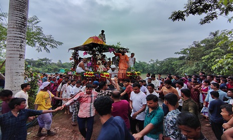 সাতক্ষীরায় উল্টো রথযাত্রা অনুষ্ঠিত 