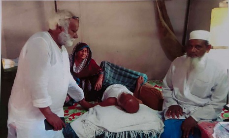 কাপাসিয়ায় আহত মুক্তিযুদ্ধাকে অনুদান দিলেন সাবেক উপজেলা চেয়ারম্যান পেরা