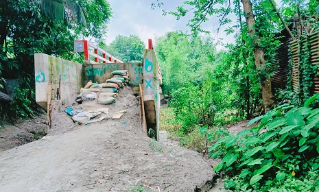 কোটি টাকার ব্রিজেও গেলো না লক্ষ মানুষের ভোগান্তি