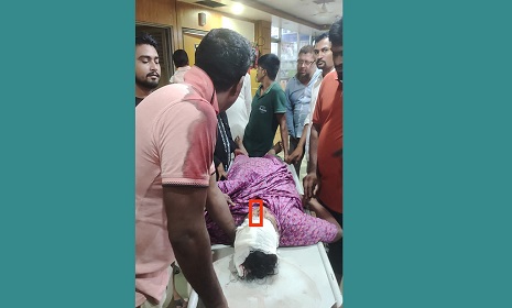 নোয়াখালীতে দুর্বৃত্তদের ছুরিকাঘাতে আ.লীগ নেতার মায়ের মৃত্যু