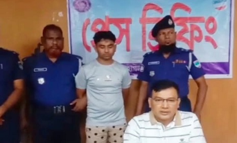 নড়াইলে আন্ত:জেলা ডাকাত দলের প্রধান তুষার শেখ স্ত্রীসহ গ্রেফতার, স্বর্ণ উদ্ধার