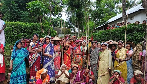 ইউপি সদস্য দয়াল বোনার্জীর অপসারণের দাবিতে খাইছড়া চা বাগানে শ্রমিকদের কর্মবিরতি