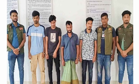 অনলাইন প্রতারণা করে রাজকীয় জীবনযাপন, দুই ভাইসহ গ্রেফতার ৪