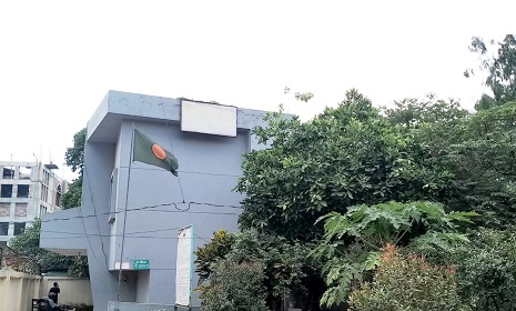 দুই কর্মকর্তার ছত্রছায়ায় দালালদের দৌরাত্ম, আশুলিয়া ভূমি অফিসে সেবাপ্রত্যাশীরা জিম্মি