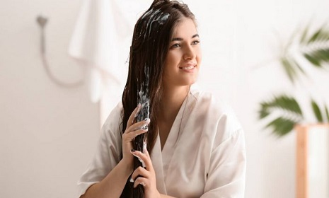 বৃষ্টির দিনে চুলের যত্নে যা করবেন
