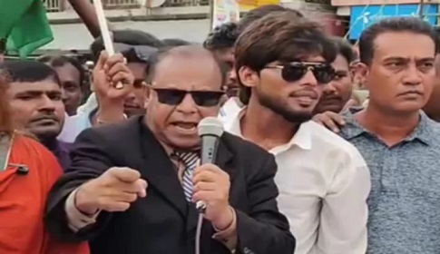 'যারা বিএনপি করেন, সিজদা করতে হবে তার পায়ে'