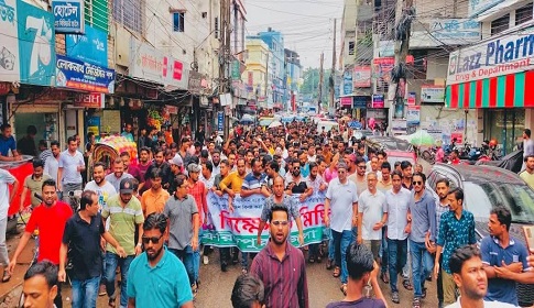 গুপ্ত সংগঠনের মব সৃষ্টির অপচেষ্টা ও শিক্ষার পরিবেশ নষ্টের প্রতিবাদ