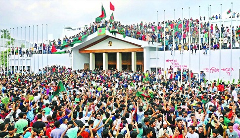 গণঅভ্যুত্থানের পরবর্তী বাস্তবতায় এক অনিশ্চিত যাত্রার প্রতিচ্ছবি