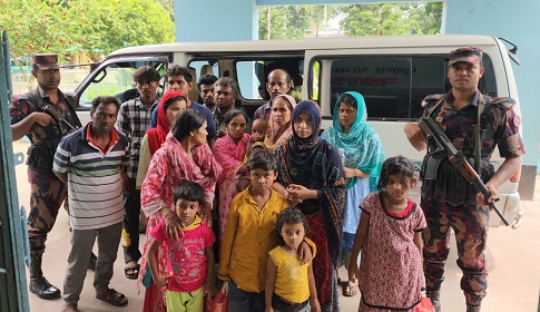 পঞ্চগড়ের দুই সীমান্ত দিয়ে ২৪ জনকে পুশইন
