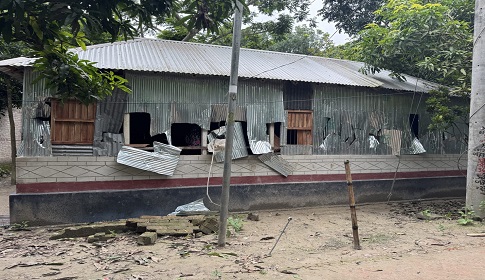 কসবমাজাইলে খান পরিবারের বর্বরতা, বাদ পড়েনি কৃষক