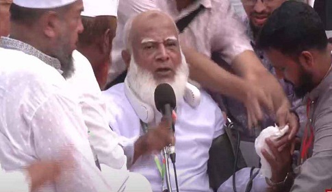 মঞ্চে অসুস্থ হয়ে পড়ে গেলেন জামায়াত আমির