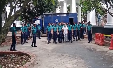 জুলাই গণহত্যার মামলায় সাবেক মন্ত্রীসহ ৪০ জন ট্রাইব্যুনালে