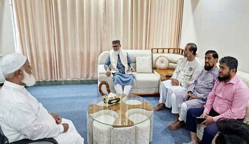 শারীরিক খোঁজখবর নিতে জামায়াত আমিরের বাসায় ধর্ম উপদেষ্টা