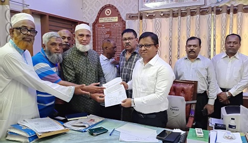 শহীদ জান শরীফ মিঠু স্কয়ার নামকরণের দাবিতে জেলা প্রশাসক বরাবর স্মারকলিপি প্রদান
