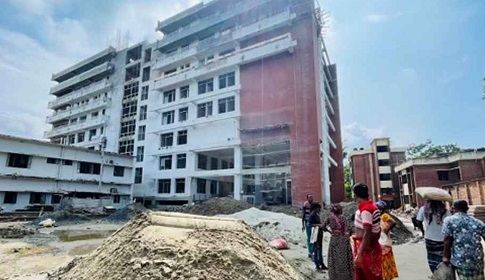 চাঁদা না দেওয়ায় হাসপাতালের লিফটের কাজ বন্ধ