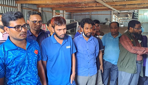 চাটমোহরে বিপুল পরিমাণ ভেজাল দুধ জব্দ, আটক ৬
