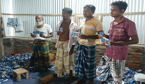কুড়িগ্রামে নকল সিগারেট কারখানার সন্ধান, ৪ জন আটক