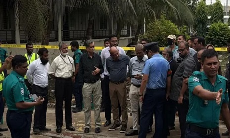 মাইলস্টোন কলেজে অবরুদ্ধ দুই উপদেষ্টা ও প্রেস সচিব