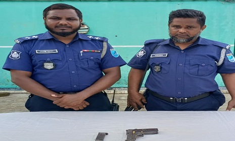 ফরিদপুরে গোপন অভিযানে অস্ত্র উদ্ধার, চাঁদাবাজ চক্রের বিরুদ্ধে সেনাবাহিনীর কড়া বার্তা