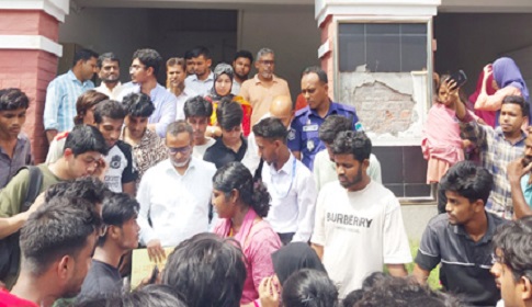 মাইলস্টোন ট্রাজেডির বিচারের দাবিতে উত্তাল যশোর