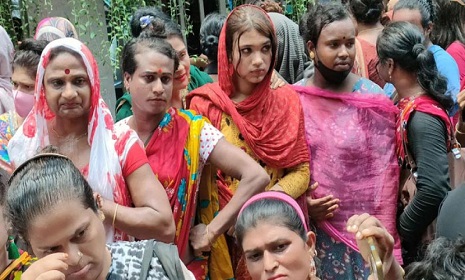 রক্ত দিতে বার্ন ইনস্টিটিউটে ছুটে এলেন তৃতীয় লিঙ্গের শতাধিক মানুষ