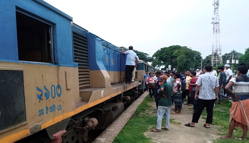 যান্ত্রিক ত্রুটির কারণে বিলম্বে সোনাতলা ছাড়লো দোলনচাঁপা ট্রেন