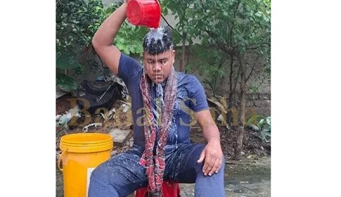 দুধ দিয়ে গোসল করে ছাত্রলীগ ছাড়ার ঘোষণা দিলো বিএনপি নেতার ছেলে