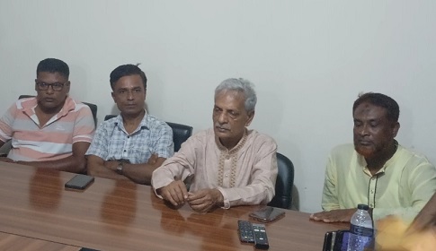 প্রেসক্লাব মহম্মদপুর’র সাংবাদিকদের সাথে শুভেচ্ছা বিনিময় করেন নিতাই রায় চৌধুরী 