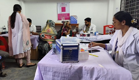চোখের আলো ফেরাতে ফরিদপুরে বিনা মূল্যে চক্ষু চিকিৎসা ক্যাম্প