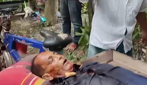 বাবাকে কুপিয়ে হত্যা করলো মাদকাসক্ত ছেলে