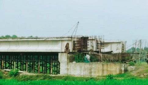 ঠিকাদারের পক্ষে এলজিইডি কর্মকর্তার সাফাই