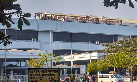 শাহ আমানতে ২২ লাখ টাকার বিদেশি মুদ্রাসহ যাত্রী আটক