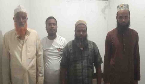 নাটোরে ১১ দোকান দখল করে তালা, জামায়াত নেতাসহ গ্রেপ্তার ৪