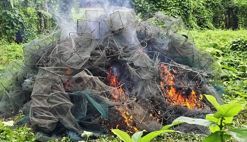 সালথায় ৬০টি চায়না দুয়ারী জাল জব্দ, এক জেলের জরিমানা
