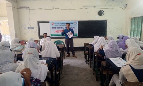 সাতক্ষীরায় শিক্ষার্থীদের সড়ক নিরাপত্তা সচেতনতা বৃদ্ধি সভা অনুষ্ঠিত