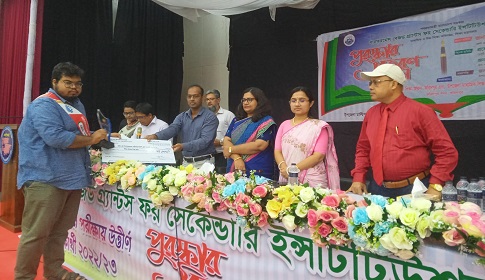 ৩৪ জন শিক্ষার্থী পেলেন সনদ, ক্রেস্ট ও অর্থ পুরস্কার