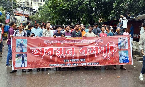 জুলাই সনদ বাস্তবায়নের দাবিতে শাহবাগ অবরোধ, যান চলাচল বন্ধ