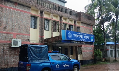 সালথায় আশ্রয়ণ প্রকল্পের ঘর থেকে গৃহবধুর লাশ উদ্ধার