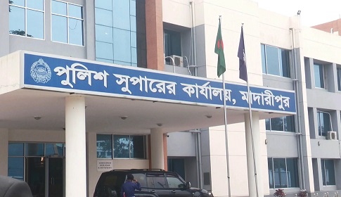 মাদারীপুরে পৃথক ঘটনায় ভ্যানচালক ও বাবুর্চির লাশ উদ্ধার