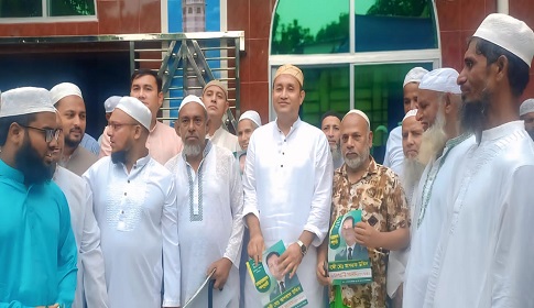 ‘নেতা হতে চাই না, মানুষের পাশে দাঁড়াতে চাই’