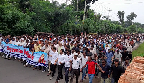 বাগেরহাটে সংসদীয় আসন কমানোর প্রতিবাদে সড়ক আবরোধ সমাবেশ
