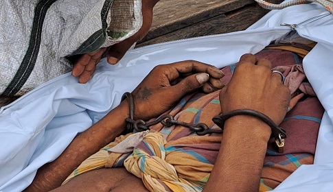 গোবিন্দগঞ্জে হাত-পায়ে লোহার শিকল বেড়ি লাগানো যুবকের মরদেহ উদ্ধার