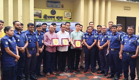 অবসরে যাওয়া পুলিশ কনস্টেবলদের বিদায় সংবর্ধনা