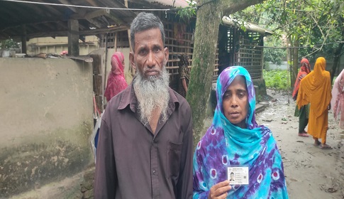 ছেলেকে ফিরে পেতে দ্বারে দ্বারে ঘুরছে পিতা-মাতা