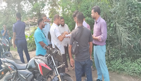 সাতক্ষীরায় মেডিকেলের সামনে মোটরযানের উপর মোবাইল কোর্ট