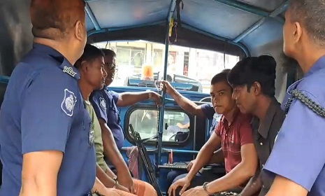 কুষ্টিয়ায় স্বামীকে বেঁধে স্ত্রীকে সংঘবদ্ধ ধর্ষণের অভিযোগ, আটক ৫