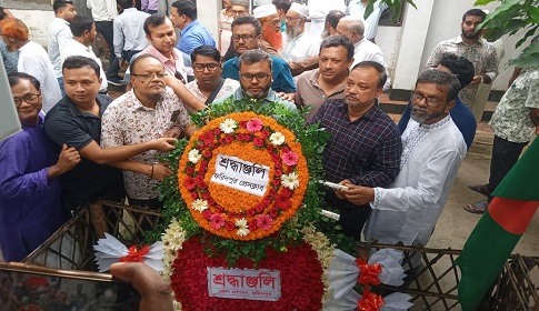 শহীদ জান শরীফ মিঠুর সমাধিতে ফরিদপুর প্রেসক্লাবের শ্রদ্ধা