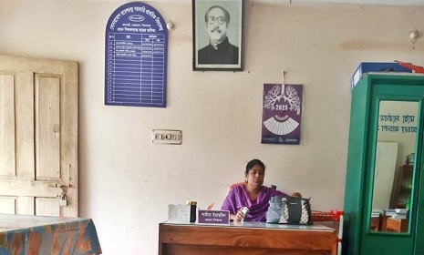 শেখ মুজিবুর রহমানের ছবি টানানো সেই প্রধান শিক্ষিকা বরখাস্ত