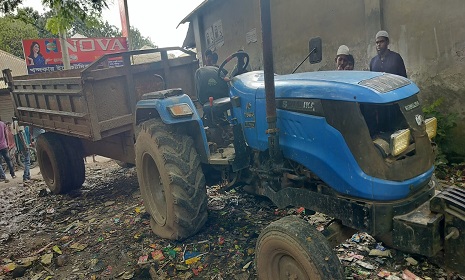 সালথায় ট্রলি চাপায় শিশু নিহত